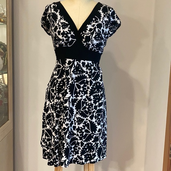White House Black Market Dresses & Skirts - White House Black Market Dress size small